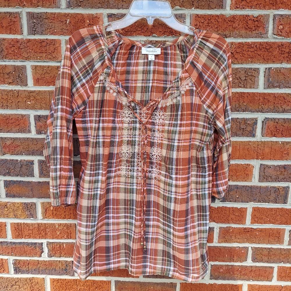Fall Plaid Embroidered Blouse. Dress barn. Size Medium. NWOT